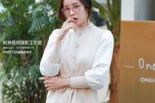 柳州兼职模特被摄影师亲(兼职模特被摄影师亲了)