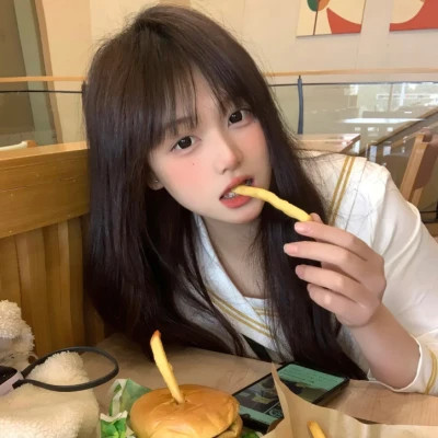 柳州伴游女生李欣怡的资料