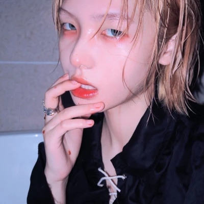柳州伴游女生樱花漫舞的资料