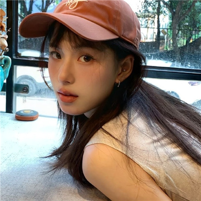 柳州伴游女生杨梦研的资料