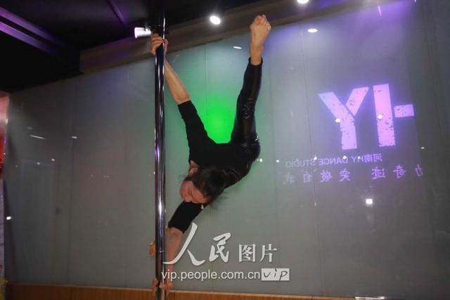 钢管舞女神(女星钢管舞)